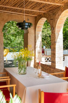 Casa de diseño con gran terraza